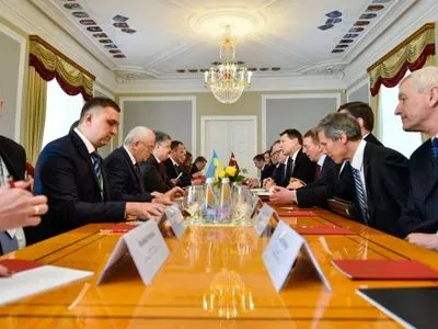 П.Порошенко в Латвии заявил о договоренности относительно возвращения в Украину украденных активов