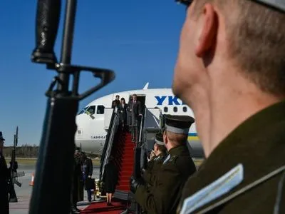Президент начал официальный визит в Латвию