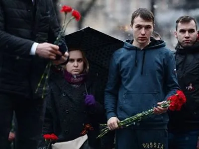 В Санкт-Петербурге начался трехдневный траур после взрыва в метро