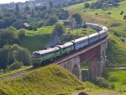 "Укрзалізниця" призначила перший прямий поїзд у східне Закарпаття