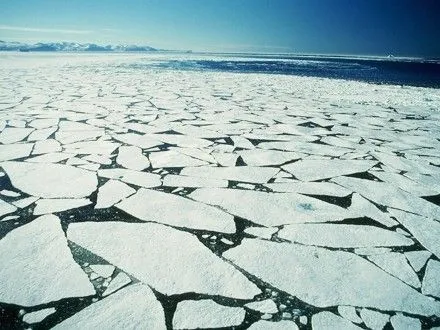 В льодах біля узбережжя Канади застряг пором з 209 пасажирами
