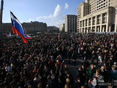 В Москве около 50 000 человек почтили память жертв теракта в Петербурге
