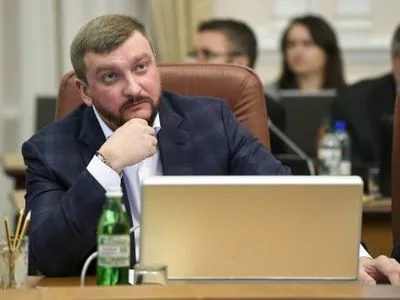 Несколько тысяч госслужащих не смогли подать электронной декларации - П.Петренко