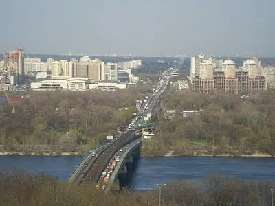 Рух транспорту на столичному мосту Метро в першій смузі буде обмежено до 30 квітня