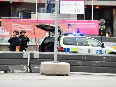 В результате теракта в Стокгольме закрыто метро и окружен парламент