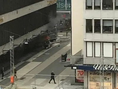 Полиция: два человека погибли из-за наезда авто в Стокгольме