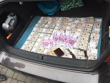 Киевского следователя поймали на взятке в 270 тысяч грн