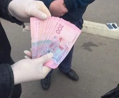 Двух таможенников на Харьковщине поймали на взятке