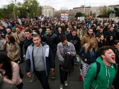 На митинг против новоизбранного президента вышли в Сербии
