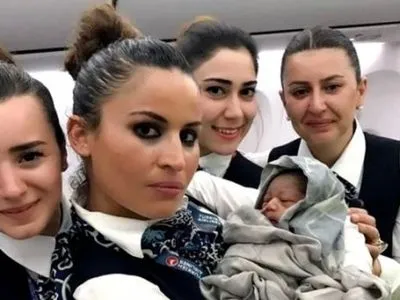 На борту рейса Turkish Airlines на высоте 13 км родилась девочка