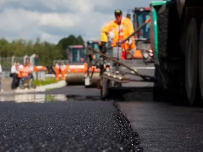 На ремонт дорог во Львовской области за перевыполнение на таможне поступит около 1 млрд грн - В.Омелян