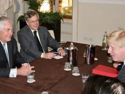 Б.Джонсон и Р.Тиллерсон обсудили поддержку Россией Б.Асада