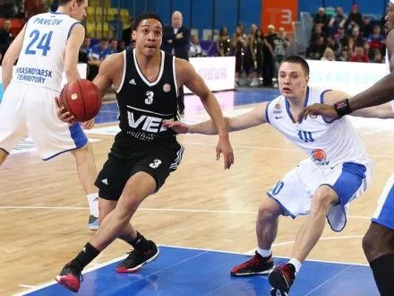 ukrayinskiy-basketbolist-d-lukashov-proviv-rezultativnu-gru-v-lizi-vtb
