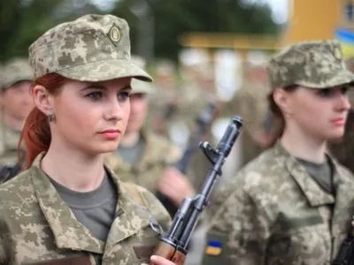 В Украине насчитывается более 20 тыс. женщин-военных - И.Геращенко