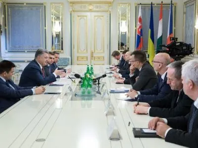 П.Порошенко обсудил с главами МИД Словакии, Чехии и Венгрии санкции против РФ