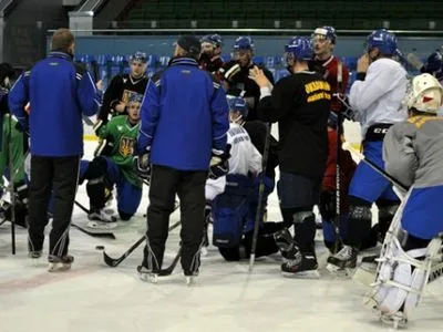 Сборная Украины в составе 28 хоккеистов начала подготовку к домашнему ЧМ