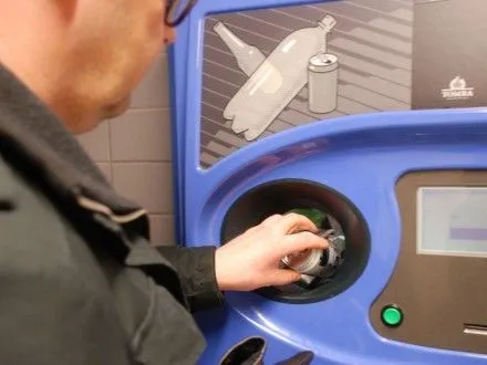 Киевляне два года просят власти установить автоматы для сбора отходов