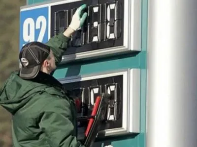 АЗС групи “Приват” підвищили ціни на бензини і ДП - моніторинг