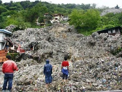 Гора мусора накрыла 40 домов в Шри-Ланке: шесть погибли