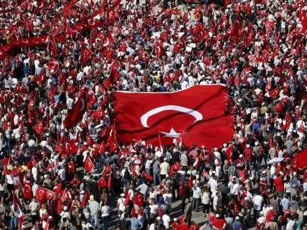 Протестующие вышли на улицы Стамбула против результатов референдума в Турции