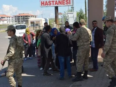 Число жертв стрельбы на избирательном участке в Турции возросло до трех человек