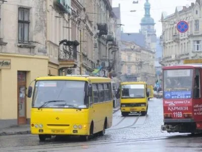 Водители маршруток бастуют во Львове