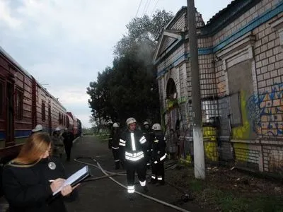 Пожарный поезд привлекли спасатели в Николаеве для тушения возгорания