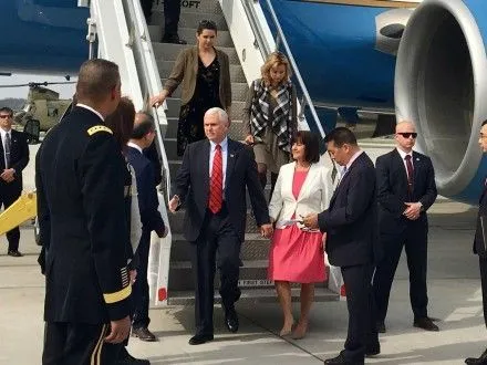 Віце-президент США М.Пенс прибув до Південної Кореї