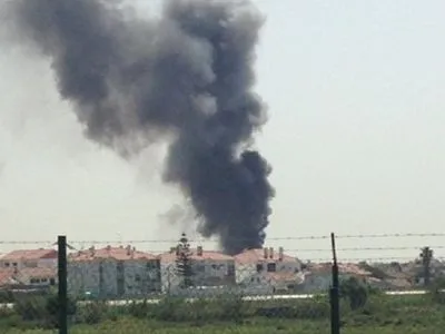 Самолет упал на супермаркет в Португалии, есть жертвы