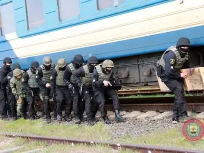 Полиция Донецкой области провела учения в Мариуполе