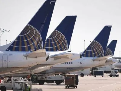 United Airlines сняла с рейса молодую пару