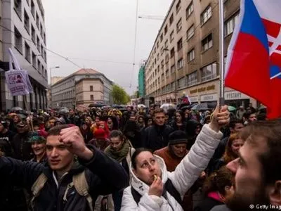 Тысячи словаков протестуют против коррупции
