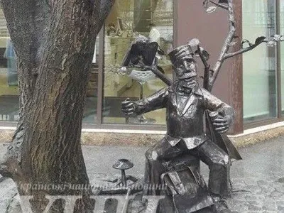 В Одессе установили памятник сказочному врачу