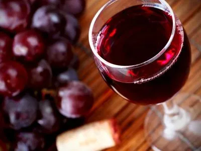 Красное вино защищает женщин от сердечной аритмии — ученые