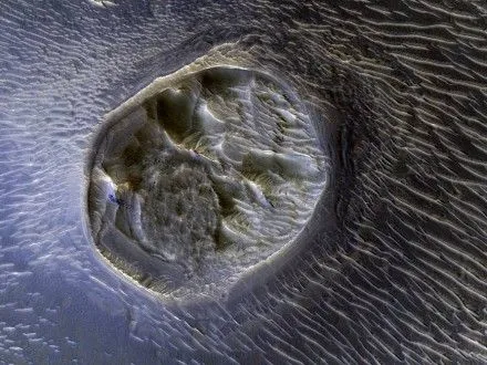 NASA показало новое фото лабиринта Ночи на Марсе