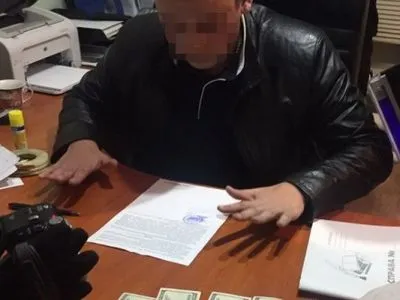 Слідчого поліції на Одещині затримали на хабарі