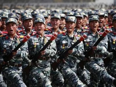 Ким Чен Ын провел масштабный военный парад спецназовцев