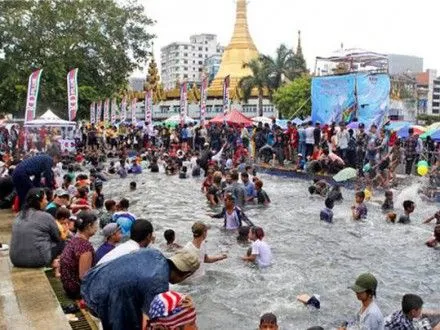 Під час водного фестивалю у М'янмі загинули 285 людей