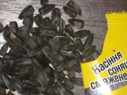 Експерт пояснив чому насіння "Semki" та “Клацні сємки” не відповідають вимогам якості