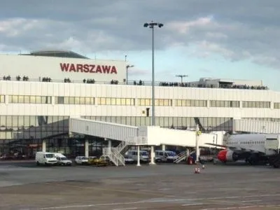 У Варшаві чоловіка не пустили на борт літака через жарт про бомбу в багажі
