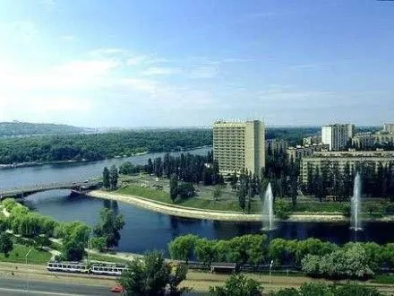 na-mostu-cherez-rusanivskiy-kanal-u-kiyevi-obmezhat-rukh-transportu