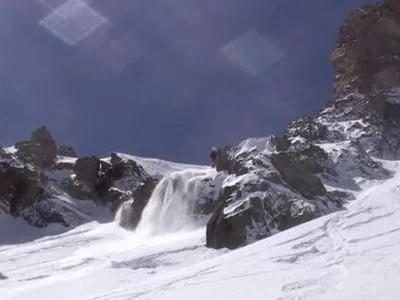 Неудачный прыжок лыжницы шокировал зрителей