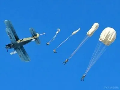 На Херсонщині для військових закупили непридатні парашути