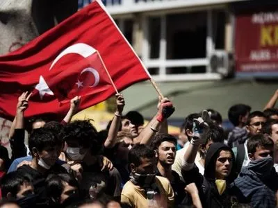 У Туреччині затримали 19 мітингувальників проти результатів референдума