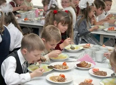 На Прикарпатті викрили конфлікт інтересів при організації харчування школярів