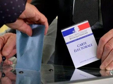 Е.Макрон випереджає М.Ле Пен на 2% за два дні до президентських виборів у Франції - ЗМІ