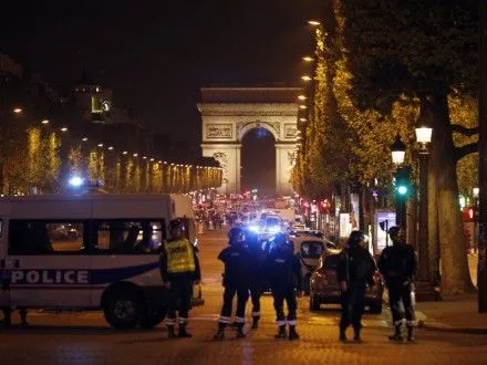 Личность мужчины, подозреваемого в нападении на полицейских в Париже, установлено