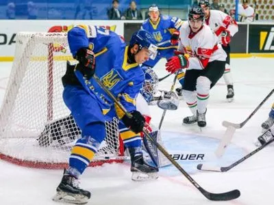 Украина уступила венграм в матче-открытии ЧМ по хоккею