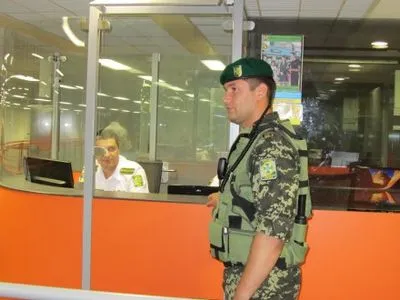 Іноземця із підробленим паспортом затримали в аеропорту "Бориспіль"