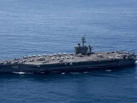 Північна Корея погрожує затопити американський авіаносець